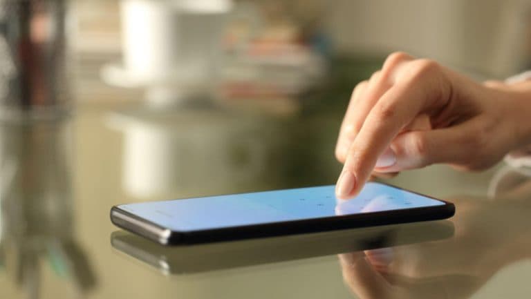 Atenție ANCOM: Schimbarea furnizorului de telefonie poate atrage penalizări pentru români