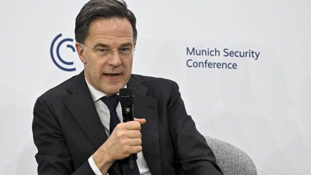 Alerte de la conducerea NATO: Europa evită discuțiile privind înlocuirea protecției nucleare americane