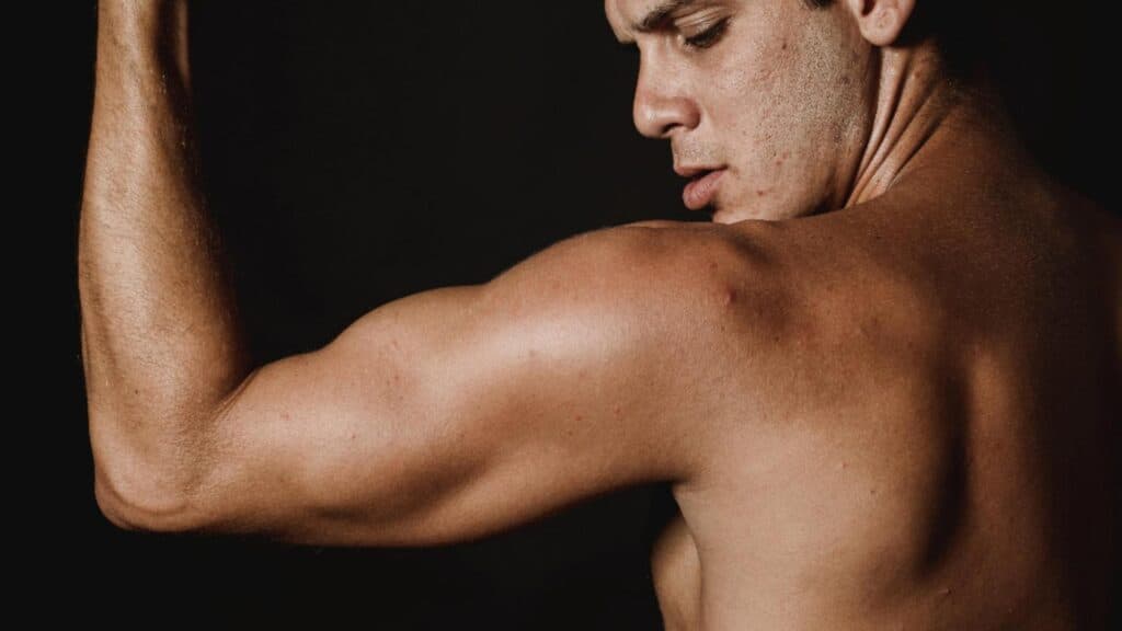 Bărbații musculoși ies din tendințe! Află ce tipuri de corp masculin captivază femeile, conform unui sondaj surprinzător