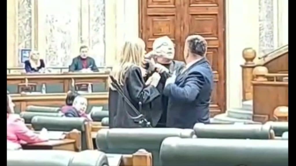 Scandal în Senatul României: Ninel Peia acuză agresiune împotriva unui senator