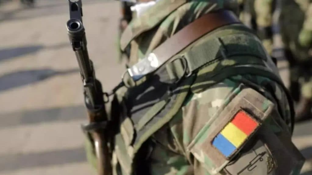 Bolojan își îndreaptă atenția și spre armata: Executivul intenționează să majorizeze vârsta de pensionare la 65 de ani printr-o ordonanță de urgență
