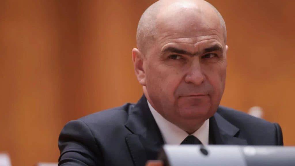 Bolojan se distanțează de responsabilitatea în Parlament privind măsurile de sprijin pentru sărăcie. Planurile pentru implementarea celui de-al treilea pachet de austeritate – SURSE