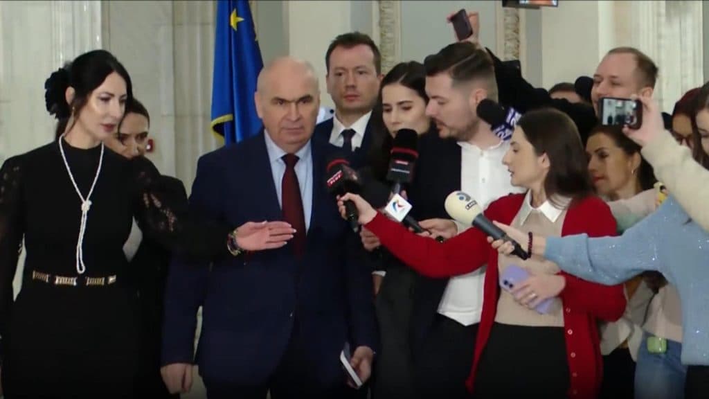 Bolojan ignoră presa și cere respect: “Vă rog să fiți amabili.”