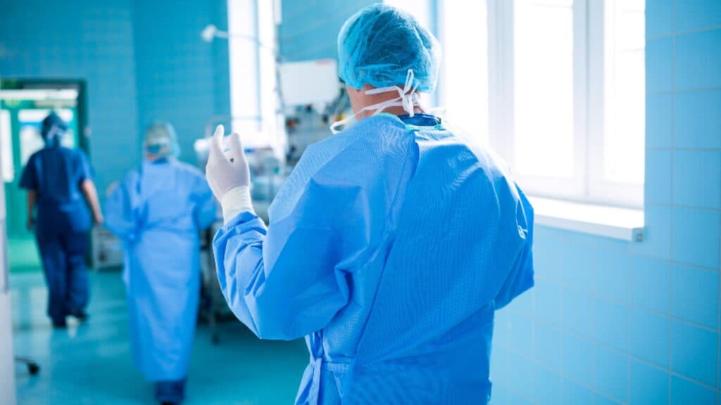 Revoluția medicală: Un pacient a supraviețuit timp de două zile fără plămâni, așteptând transplantul salvator