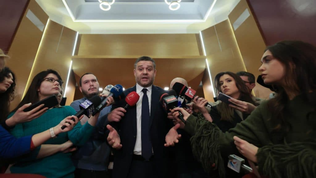 Ciprian Ciucu își declină responsabilitatea pentru gropile de pe drumuri: cine este ținta acuzelor sale?