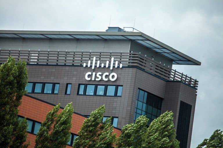 Cisco dezvăluie că hackerii au profitat de o vulnerabilitate majoră pentru a pătrunde în rețelele clienților de amploare, începând din 2023