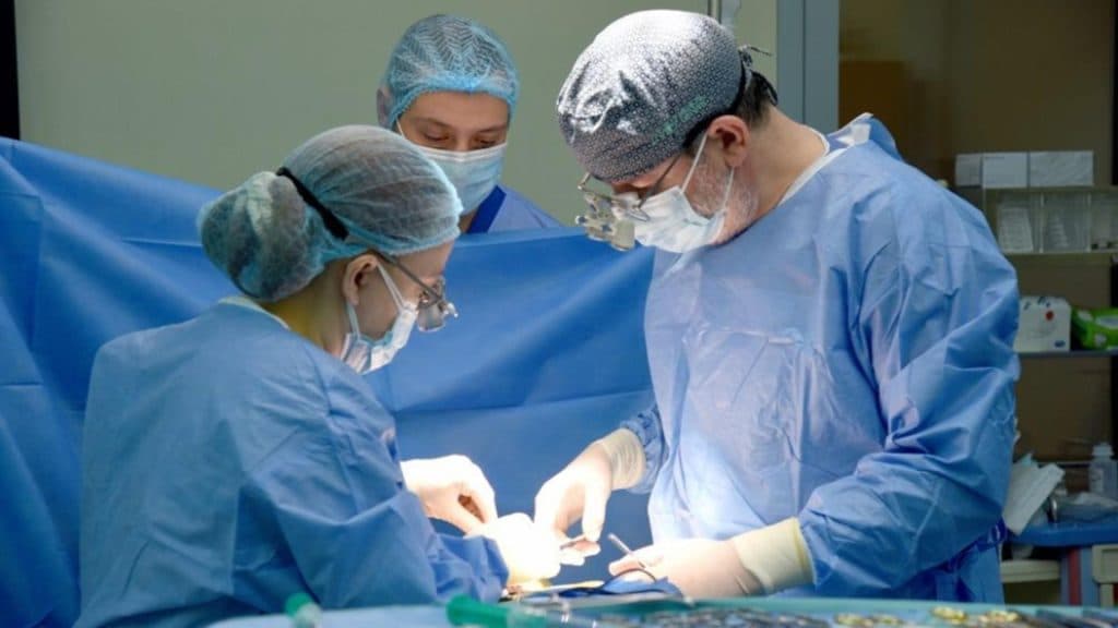 Fugă din Sectorul Public: Ministerul Sănătății analizează migrarea medicilor spre privat