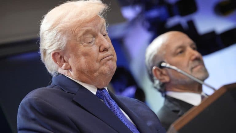 Tarifele vamale impuse de Trump adâncesc ceata economică globală