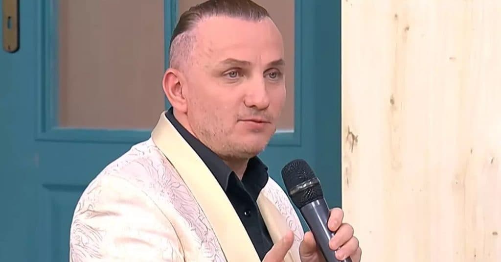 Descoperă cum își onorează Mihai Trăistariu părinții la mormintele lor și cât de des îi vizitează