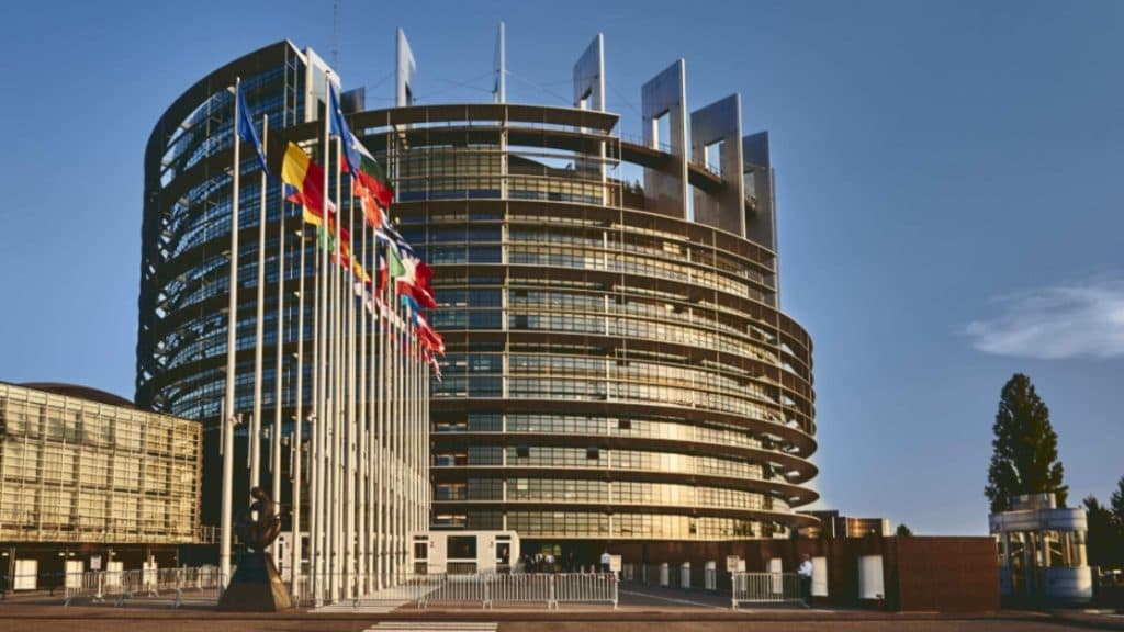 Seism politic la Bruxelles: Parlamentul European opune rezistență acordului UE cu Trump