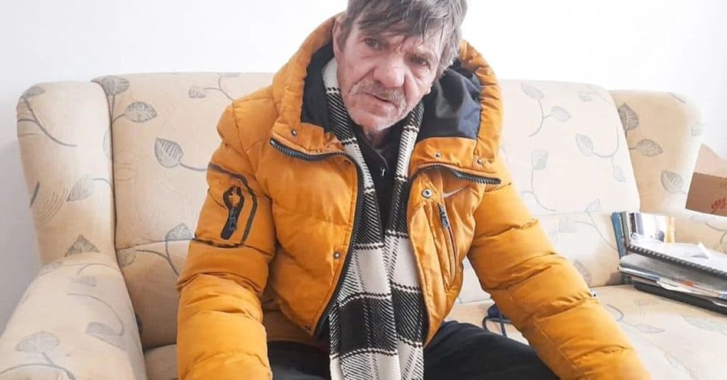 De la reflectoare la umbra străzilor: destinul dramatic al artistului român care, după trei decenii de melodii, a ajuns să-și regăsească viața în adăposturi