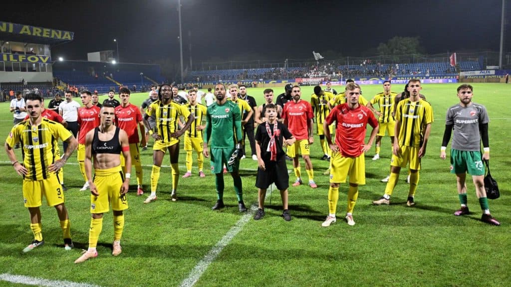 Devis Epassy sau Alexandru Roșca? Cine va fi gardianul porții lui Dinamo în confruntarea cu Rapid?