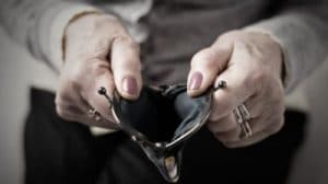Dilema financiară a românilor: cum se împrumută din ce în ce mai mult pentru a supraviețui lunar