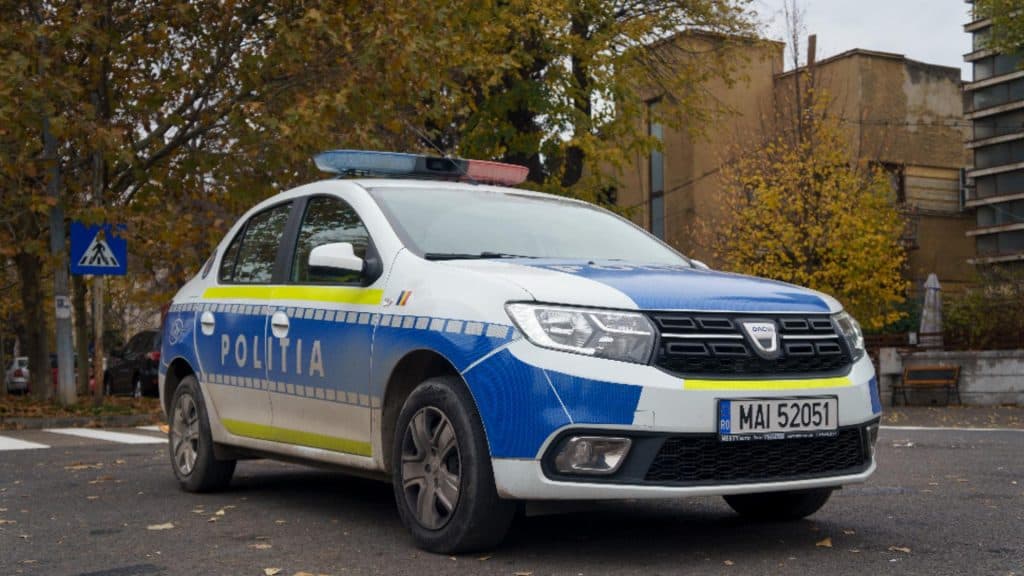 Agresiune școlară în Slatina: O elevă de 17 ani, atacată de o colegă, a fost internată în spital, iar poliția a demarat o anchetă