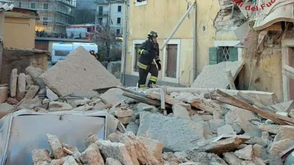 Tragedie în Italia: o clădire de trei etaje s-a prăbușit, iar o femeie de 68 de ani și-a pierdut viața