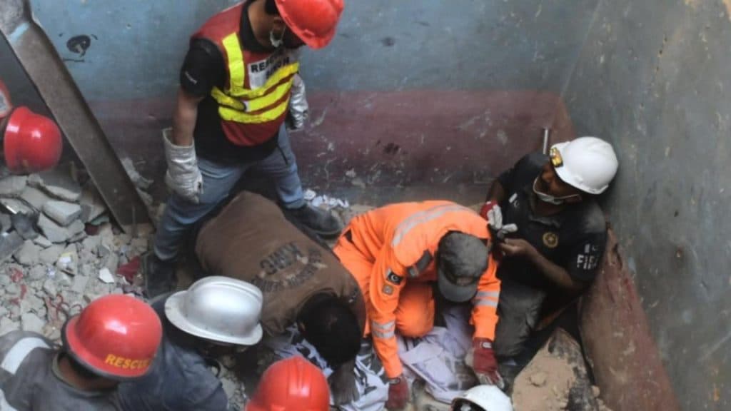 Tragedie în Pakistan: O explozie catastrofală duce la prăbușirea unei clădiri, lăsând în urmă 16 victime