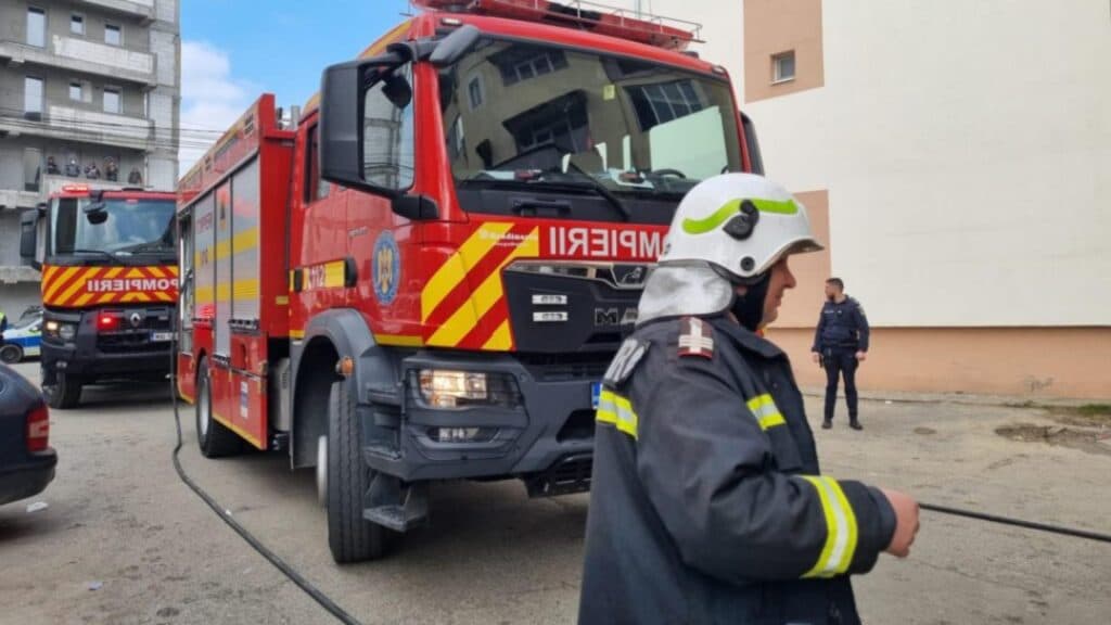 Deflagrație devastatoare în Craiova, urmată de un incendiu, cu intervenția rapidă a echipajelor de salvare