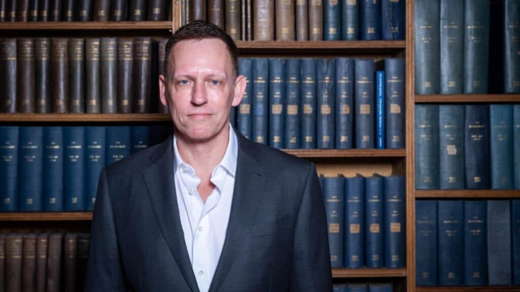 Miliardarul Peter Thiel, susținătorul lui Trump, lansează un avertisment despre Antihrist în inima Parisului