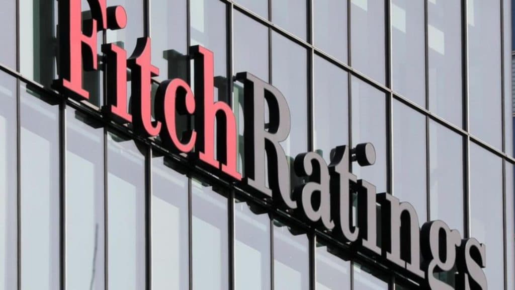 Fitch păstrează ratingul României la „BBB–” și semnalează riscuri legate de dezechilibrele economice și de datoria publică