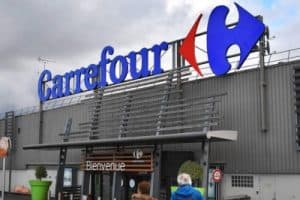 Frații Pavăl își extind imperiul: achiziția Carrefour România și investiția semnificativă a patronilor Dedeman