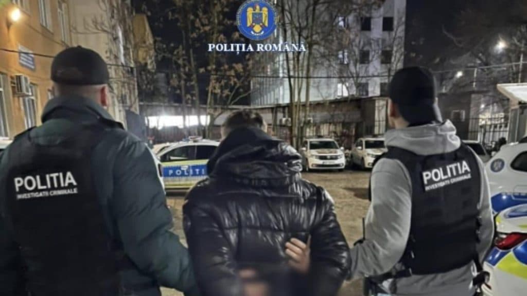 Furt îndrăzneț la Giurgiu: hoțul a spart geamul unei mașini și a evadat cu o geantă plină de bani și carduri, fiind reținut de autorități