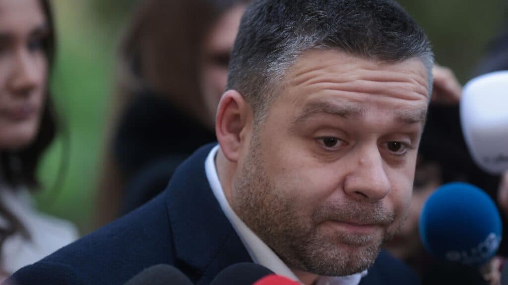 Transportul public gratuit, amenințat pentru pensionarii cu venituri reduse. Primarul general Ciprian Ciucu continuă tăierile inspirate de modelul Bolojan
