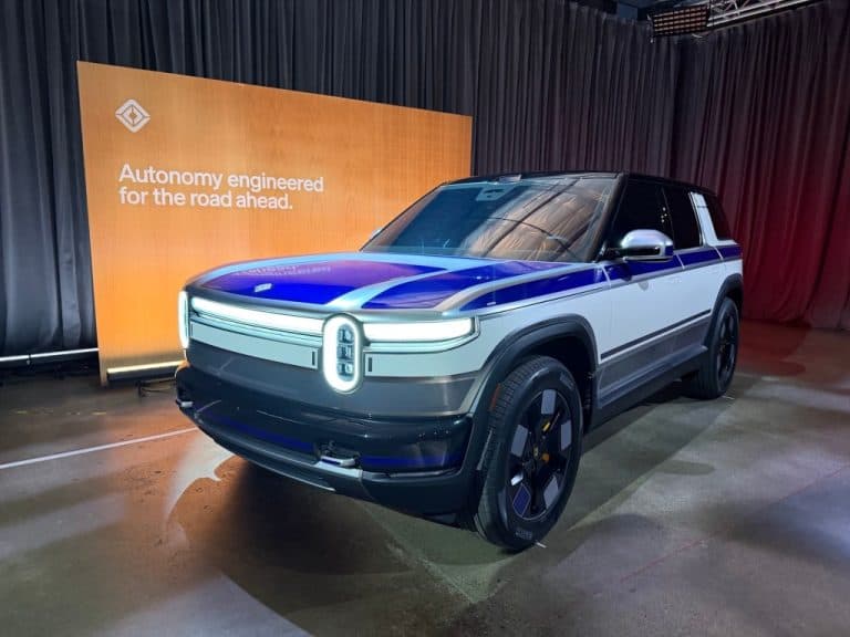Iată cum a revoluționat Rivian mecanismul de deschidere manuală a ușii din spate pentru modelul R2