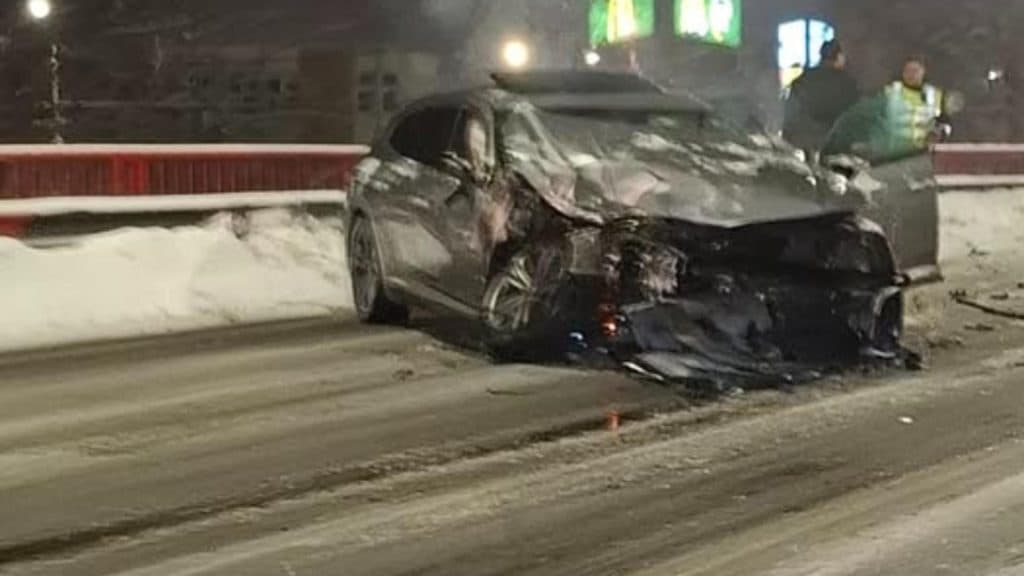 Accident deosebit de grav în Ploiești: autobuz implicat, o pasageră transportată de urgență la spital