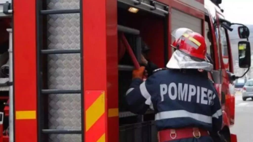 Flăcări devastatoare în județul Harghita: o brutărie și-a pierdut acoperișul pe o întindere de peste 400 de metri
