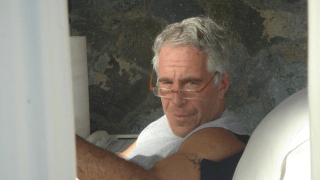 Jeffrey Epstein ar fi fost ucis prin strangulare, conform unei teorii avansate de un expert în autopsii