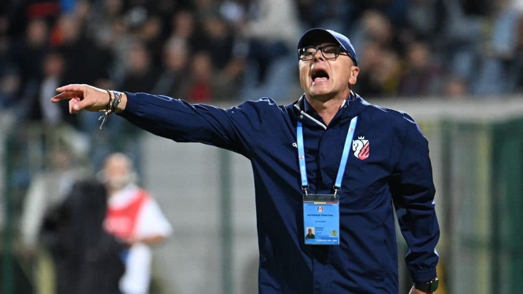 Leo Grozavu își exprimă nemulțumirea față de condițiile de la FC Botoșani: „Ne pregătim în frig de -16 grade”. Ce declarații a făcut despre FCSB?
