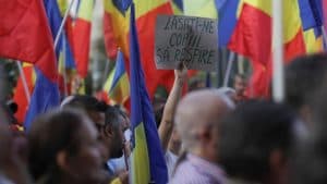 România se mobilizează: Oameni în stradă pentru a pune capăt austerității impuse de Bolojan