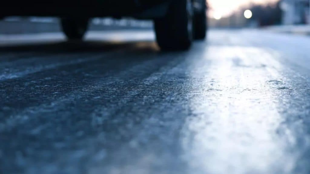 Atenție, șoferi! Accesul pe DN 28 Iași – Albița este suspendat din cauza gheții