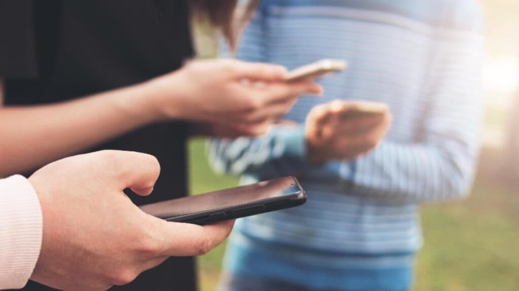Restricții ferme în spațiul digital: Spania interzice accesul minorilor sub 16 ani la rețelele sociale. Ce alte națiuni au adoptat o măsură similară?