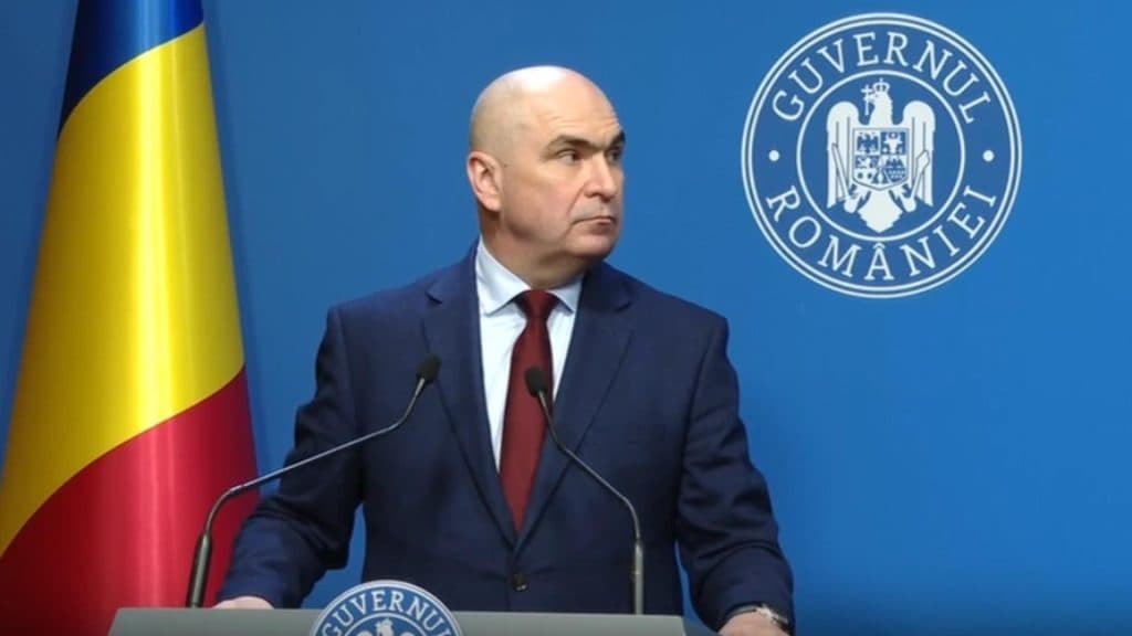 „Întrebările au zburat în aer: Conferința lui Bolojan, plină de tensiune, premierul a ocolit presa.”