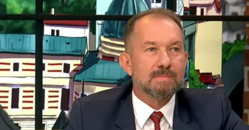 Mihai Sturzu a reacționat vehement după ce un curier a aruncat un colet delicat peste gard: „O experiență de neuitat.” Incidentul a fost surprins de camerele de supraveghere