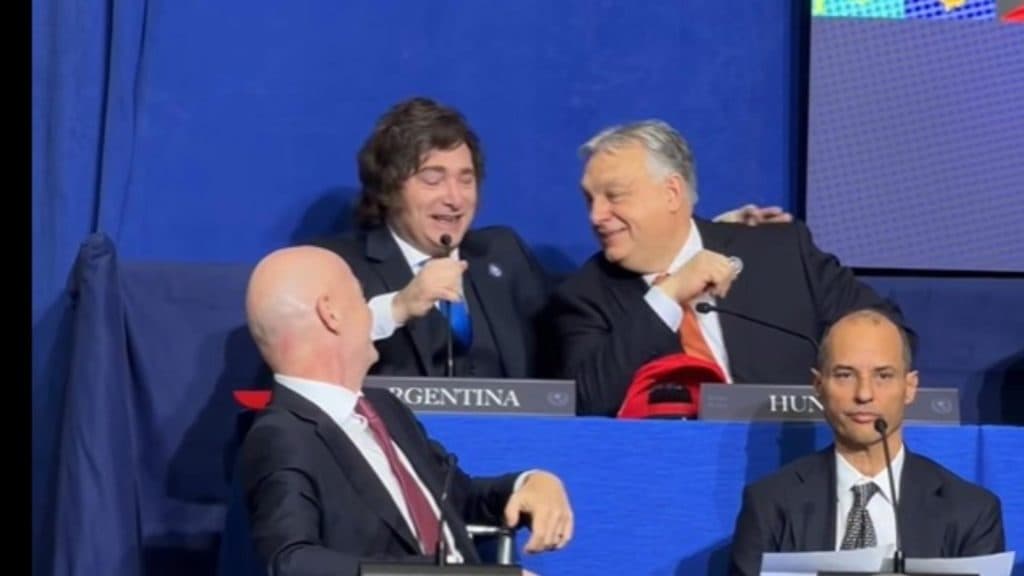 Un moment surprinzător la Consiliul Păcii de la Washington: Javier Milei și Viktor Orbán, o întâlnire neașteptată în mijlocul discuțiilor
