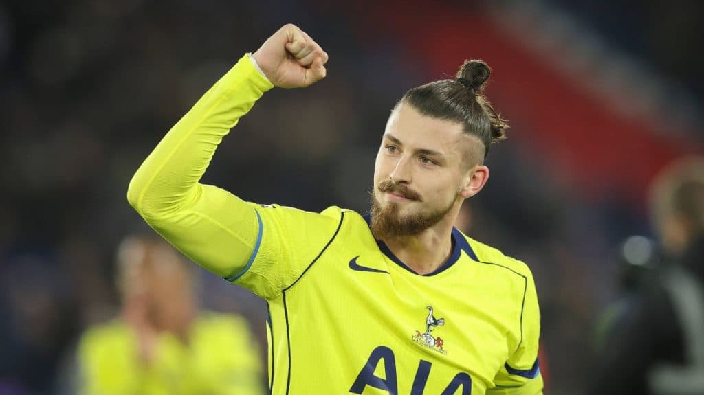 Noul tehnician al lui Tottenham îl elogiază pe Radu Drăgușin: „Talentul său m-a impresionat încă de la început.”