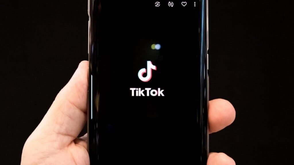 Fosta angajată TikTok denunță hărțuirea și presiunile intolerabile asupra moderatorilor. Ce răspuns au oferit oficialii platformei?