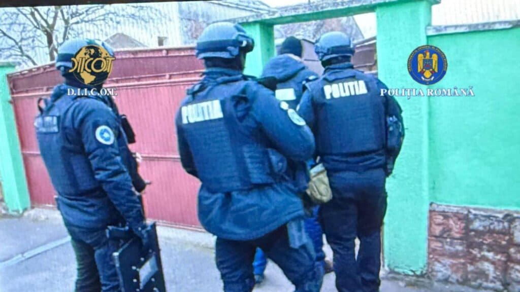 Acțiune globală împotriva infracțiunilor cibernetice: descinderi în patru județe românești, la solicitarea autorităților din Italia