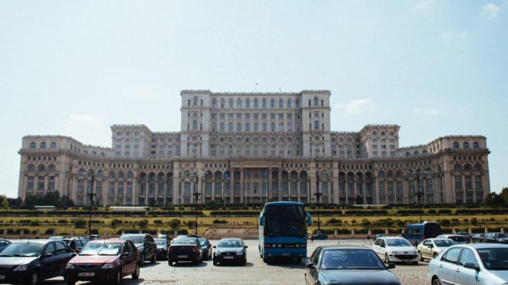 Parlamentul României se va îmbrăca în nuanțele Ucrainei, marcând patru ani de la agresiunea rusă