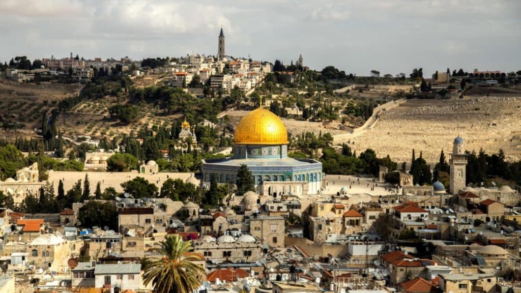 Români în pelerinaj și vacanță, prinși în Israel. Ajutorul Patriarhiei Române le va facilita întoarcerea acasă