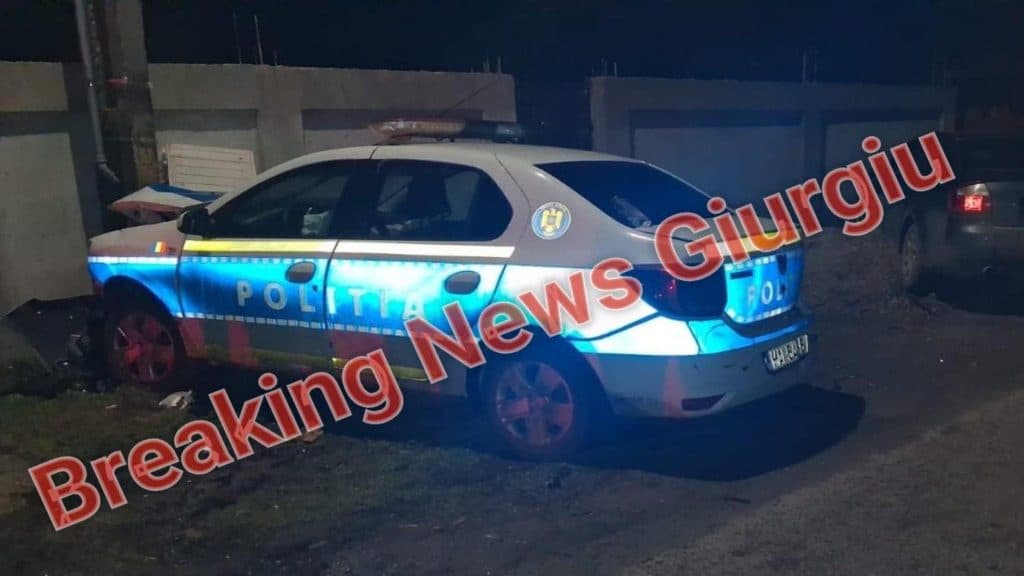 Ofițeră de poliție rănită în urma unei coliziuni cu un vehicul, proiectată violent într-un stâlp de iluminat