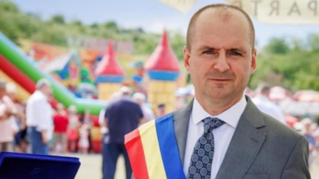 „Primarul revoltat care amenință cu plecarea din cauza sărăciei: „Bolojan și partidele din coaliție îi înșală pe români.”