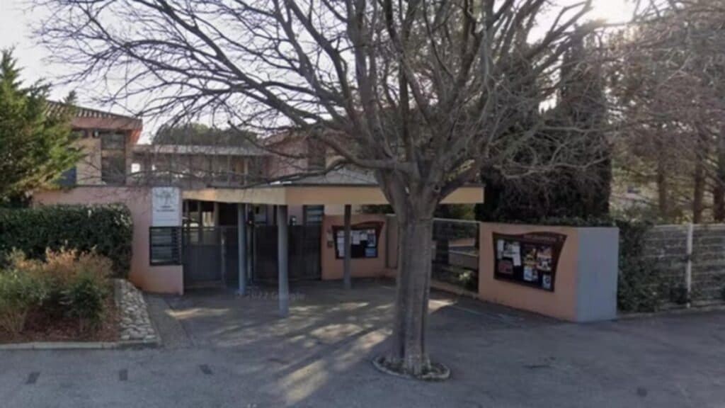 Profesoară grav rănită în Franța, atacată cu un cuțit de un elev de 14 ani la școală