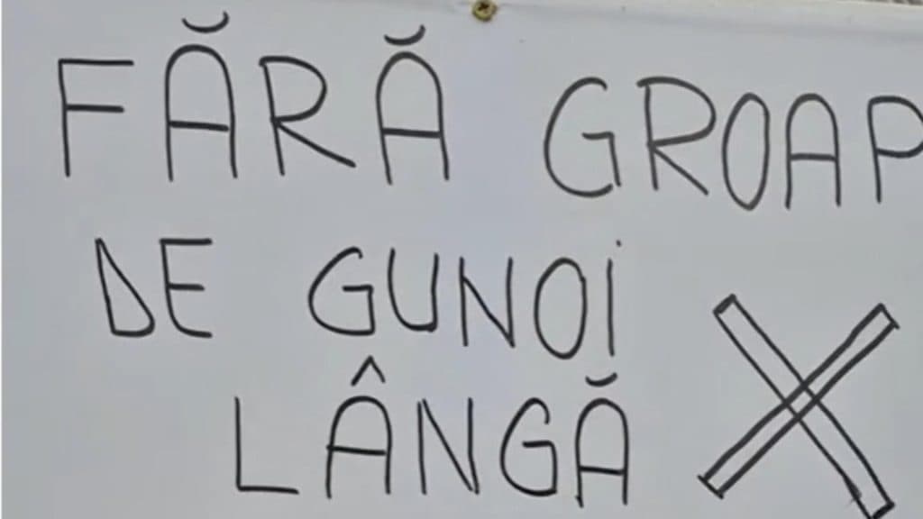Oameni în stradă la Năvodari: protest împotriva construirii unui centru de deșeuri în apropierea orașului