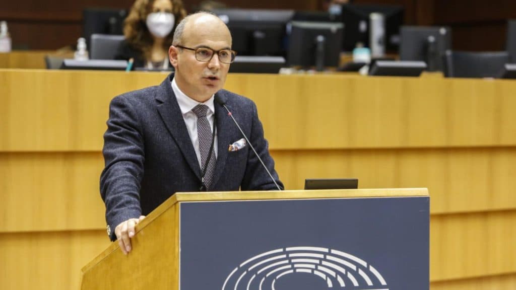 Rareș Bogdan atrage atenția: „Majorarea impozitelor duce la dezastru! Cum poate supraviețui economia care susține taxele?”