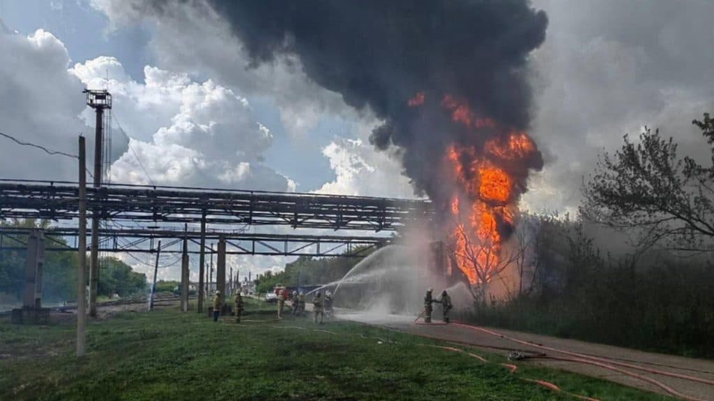 Ucraina, ziua 1166 – O dronă declanșează un incendiu devastator la o rafinărie din sudul Rusiei