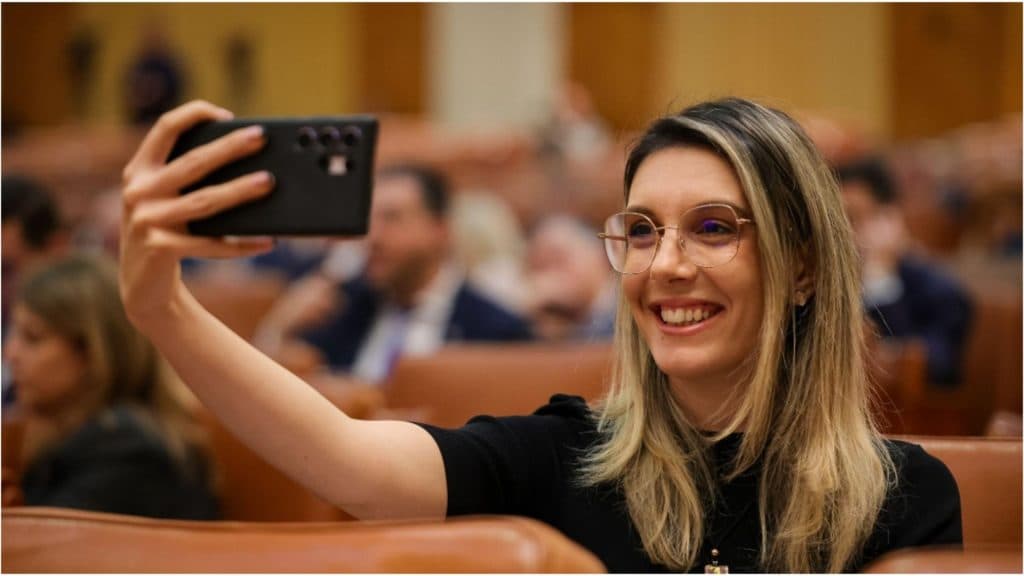 Mediul de lucru se transformă: Diana Buzoianu anunță reducerea cu 10% a echipei sale
