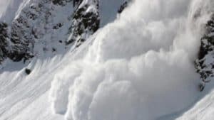 Atenție! Pericol crescut de avalanșă în masivele Bucegi, Făgăraș, Parâng și Țarcu-Godeanu. Sfaturile salvamontiștilor